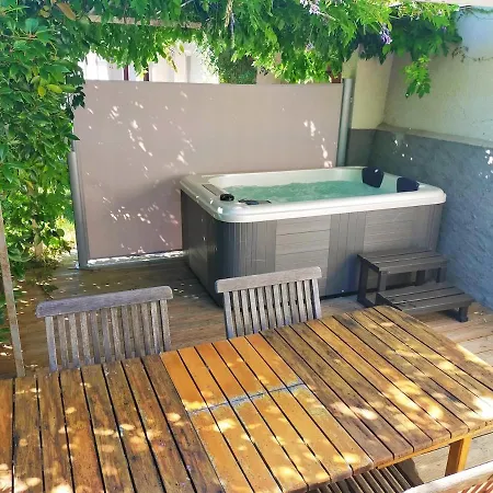 펜션 Magnifiques Voutes Avec *